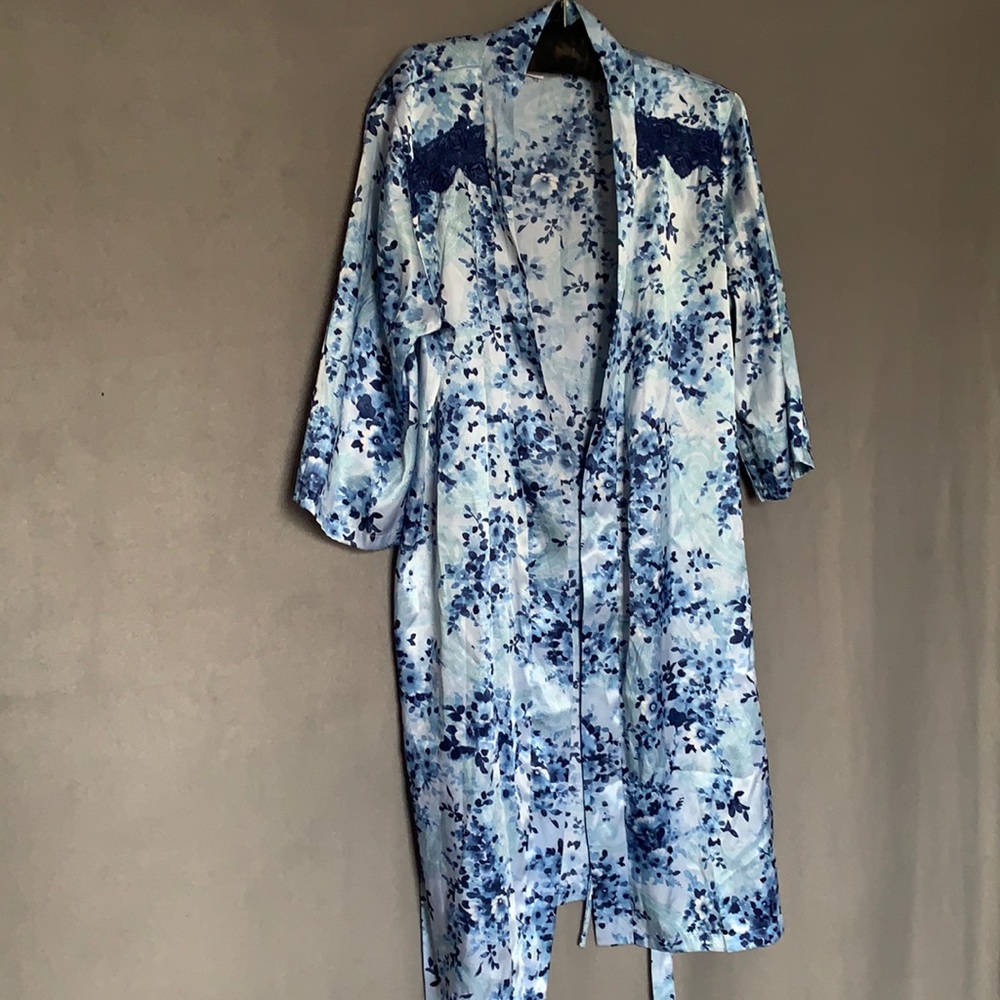 Blue patterned robe - Picture 2 of 9